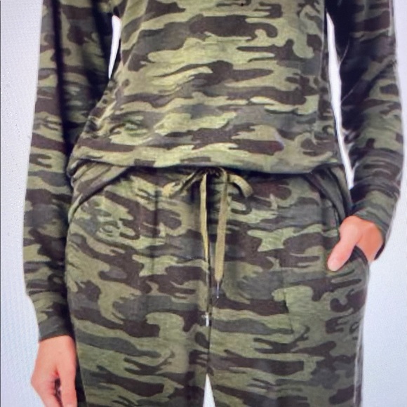 Jogger Set - Picture 3 of 5